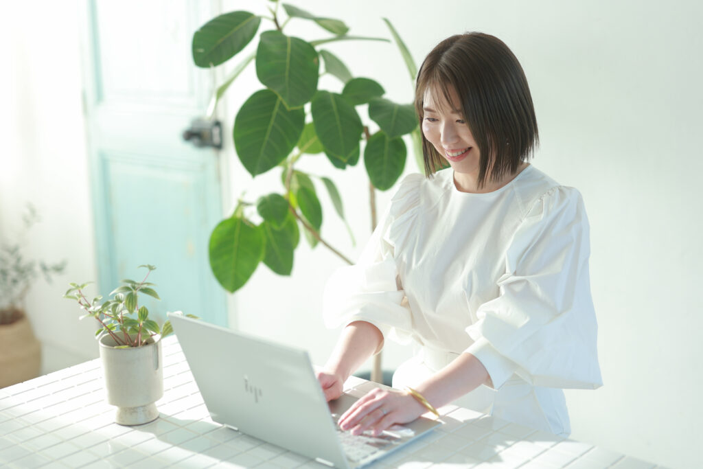 インテリアコーディネーターが整理収納アドバイスを行う様子、暮らしを整えるヒント