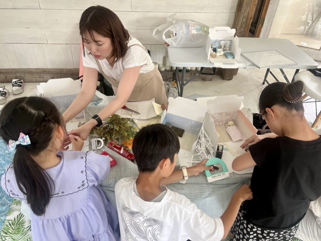 夏休みの工作にもおすすめ！ケーキ箱のお部屋づくりワークショップ